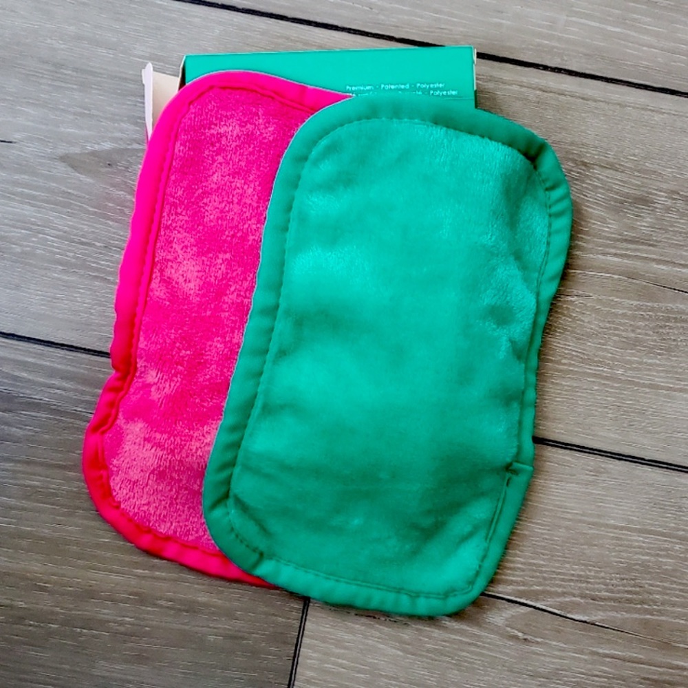 Makeup Eraser Holiday Giftset: Brand New!!!